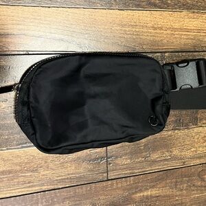 Lululemon Everywhere Belt Bag 1L